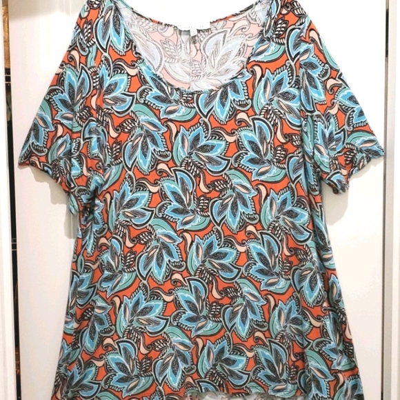 Rose & Olive Tops - Nice floral tee